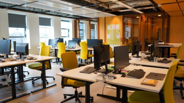 20-25-desks-office-available